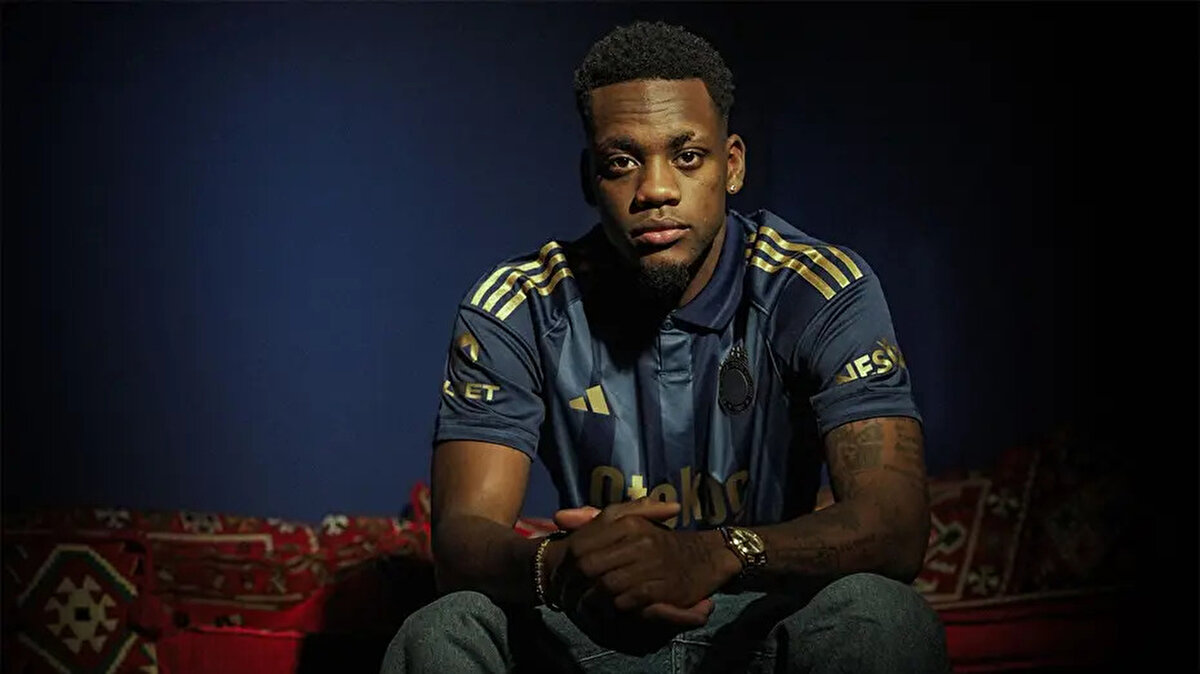 Şu ana kadar transfer döneminde Jhon Duran, Archie Brown ve Tarık Çetin'i kadrosuna katan sarı lacivertliler kısa bir süre sonra KAP'a bir imza daha bildirebilir.