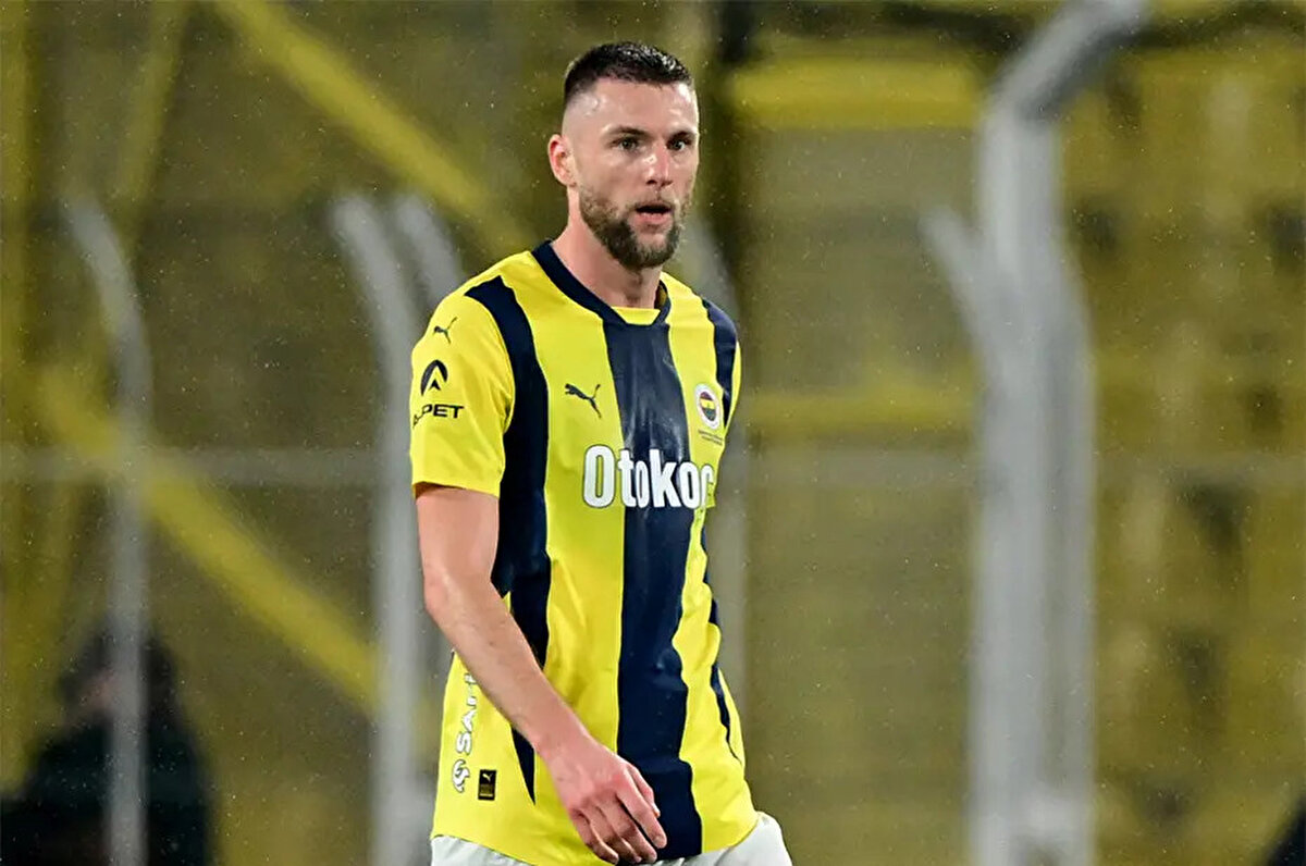 Fenerbahçe, geçtiğimiz sezon takımda kiralık olarak forma giyen Milan Skriniar'ın transferi için Paris Saint-Germain'in ardından oyuncuyla da sözleşme şartlarında anlaştı.