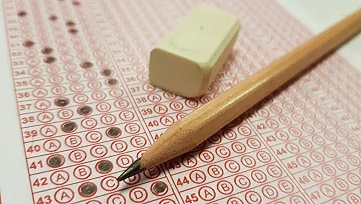 2025 YKS sınav sonuçları açıklanma tarihi<br><br>ÖSYM, Temel Yeterlilik Testi (TYT), Alan Yeterlilik Testleri (AYT) ve Yabancı Dil Testi (YDT) oturumlarının tamamlanmasının ardından değerlendirme sürecine başladı. Resmi açıklamaya göre, 2025 YKS sonuçları 22 Temmuz 2025 tarihinde sonuc.osym.gov.tr adresinden erişime açılacak. Adaylar, T.C. Kimlik Numarası ve ÖSYM Aday İşlemleri Sistemi (AİS) şifreleri ile sisteme giriş yaparak sonuçlarını öğrenebilecek. Ayrıca, ÖSYM mobil uygulaması üzerinden de YKS puanları sorgulanabilecek.<br><br>Sonuç belgelerinde adayların TYT puanı, AYT puanı, YDT puanı, başarı sıralamaları ve yerleştirme puanları detaylı bir şekilde yer alacak.