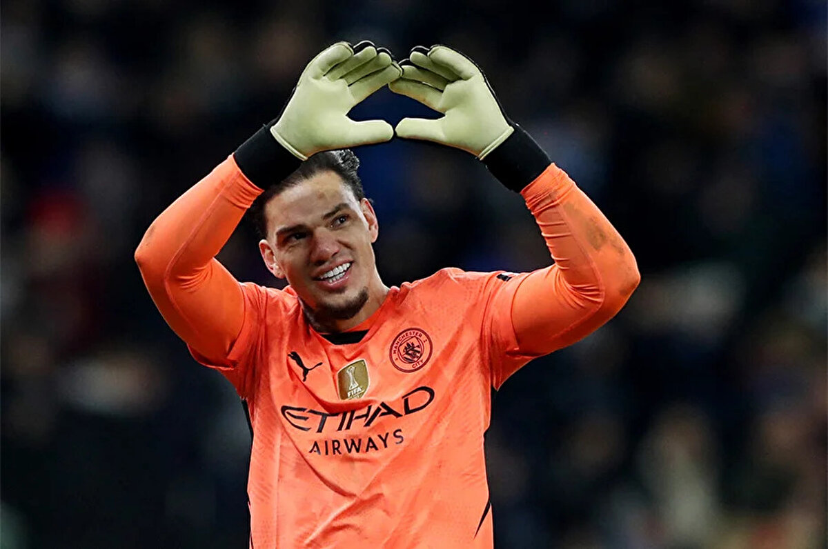 Ederson'un Manchester City'deki performansı nasıl?<br><br>2017'den bu yana City forması giyen tecrübeli kaleci, İngiliz kulübünde 372 maça çıktı ve kalesinde 311 gol gördü. Ederson 168 müsabakada ise filelerini gole kapadı.<br>