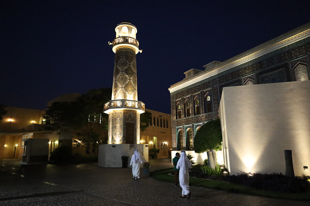 Katara Camii sadece Osmanlı mimarisinden değil; Türkiye'nin yanı sıra Mısır, Suriye ve İran'daki camilerden de esinlenerek tasarlandı. 
