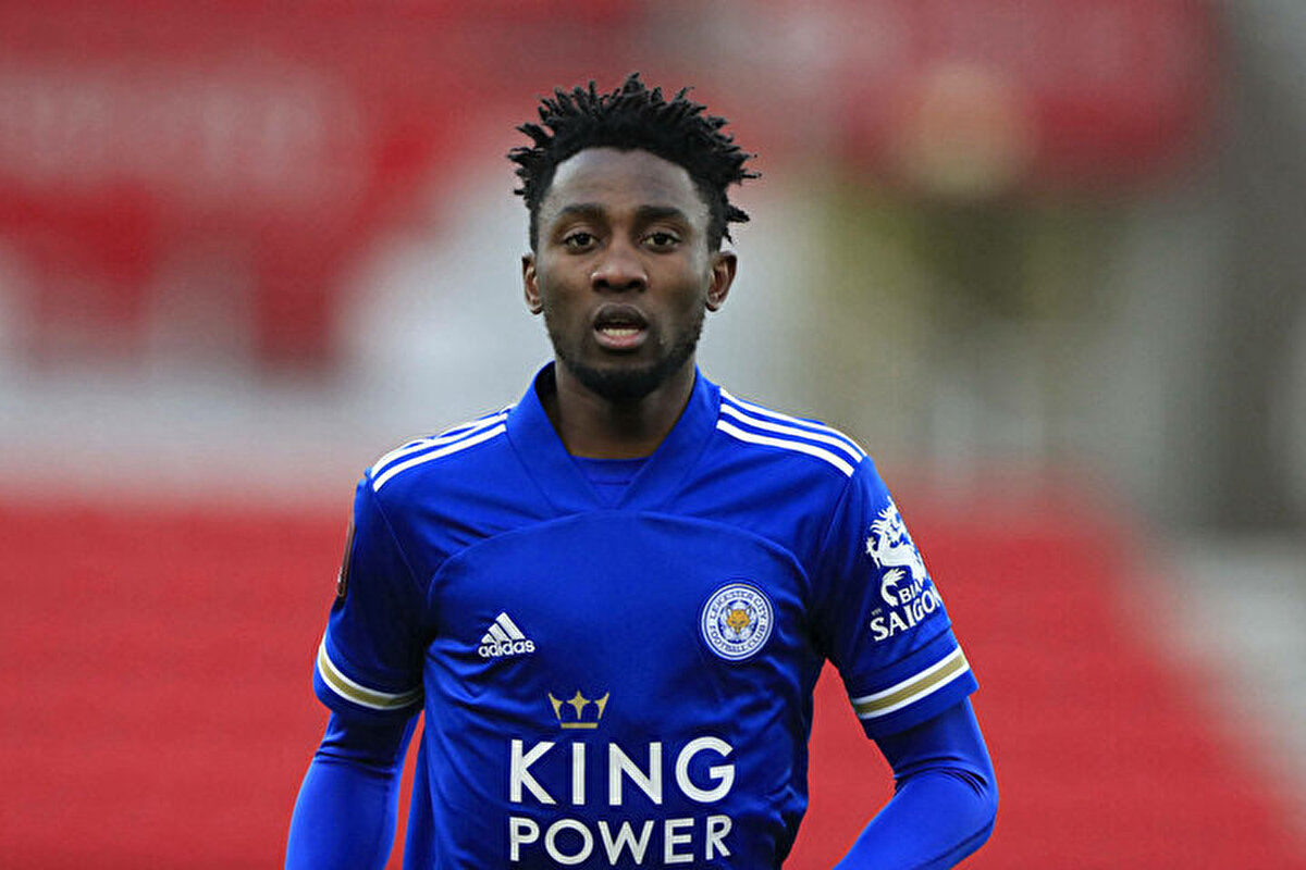Portekizli çalıştırıcının 6 numara adaylarından birinin de Leicester City'de forma giyen Wilfred Ndidi olduğu belirlendi.<br>