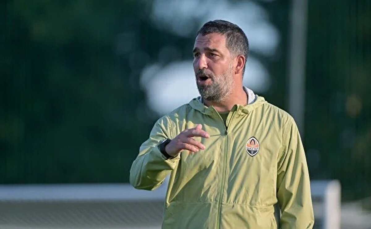 Arda Turan sözlerine "Ama bir dahaki sefere oyuncularımın daha dikkatli olacağından yüzde yüz eminim. Özellikle ilk 25-30 dakikadaki seviyeden çok memnunum" şeklinde konuştu.<br>