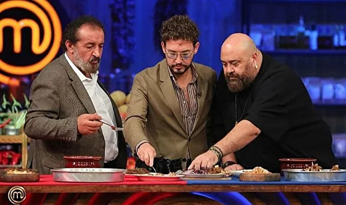 MasterChef Türkiye 2025 sezonu tüm hızıyla devam ederken, ana kadroya seçilen yarışmacılar da belli olmaya başladı. Şefler Mehmet Yalçınkaya, Somer Sivrioğlu ve Danilo Zanna'nın değerlendirdiği ikinci grup yarışmasında, kıyasıya bir mücadele yaşandı.