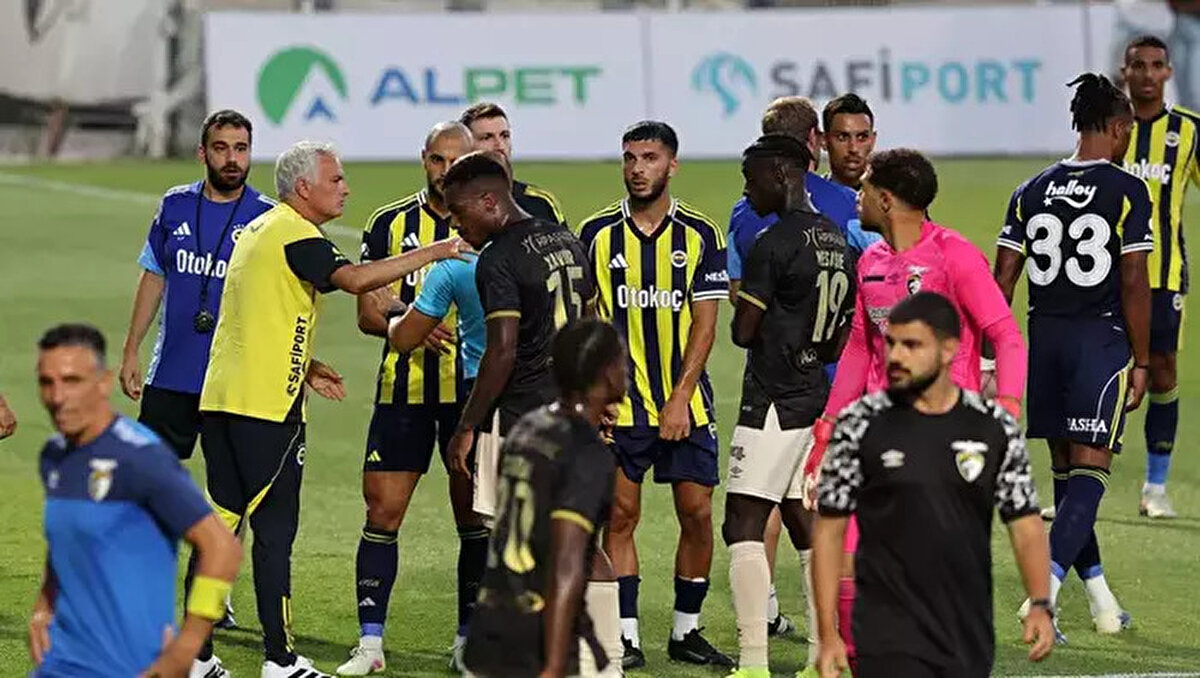 Fenerbahçeli taraftarların paylaştığı Archie Brown'un bu görüntüsünü sosyal medyada gündem oldu.<br>
