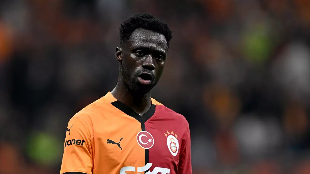 Como, Galatasaray'ın Kolombiyalı stoperi Davinson Sanchez için bir süredir temaslarını sürdürüyordu.