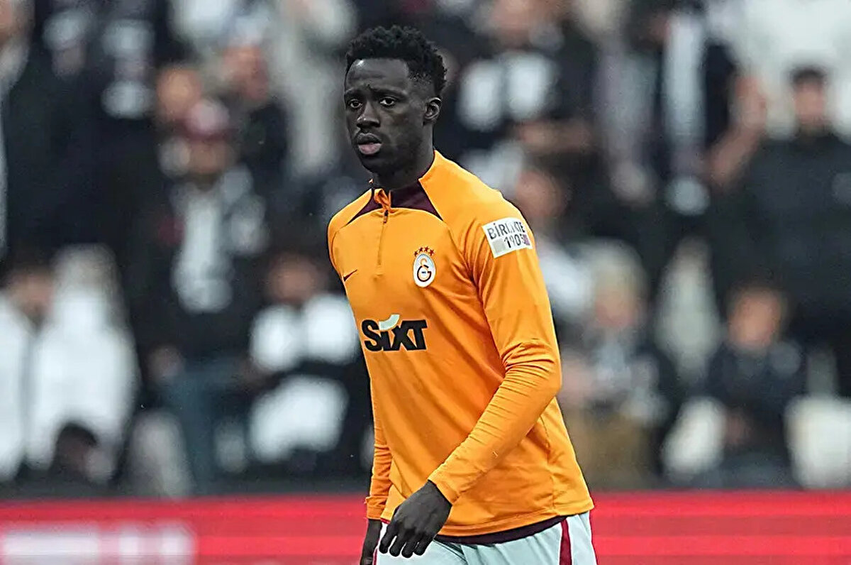 Galatasaray, Como'ya dava açıyor<br><br>Öte yandan Galatasaray'dan Davinson Sanchez için sert bir hamle geldi. A Spor'un haberine göre sarı-kırmızılılar, kulübün bilgisi dışında oyuncuyla görüşen Como hakkında hukuki süreç başlatma kararı aldı.