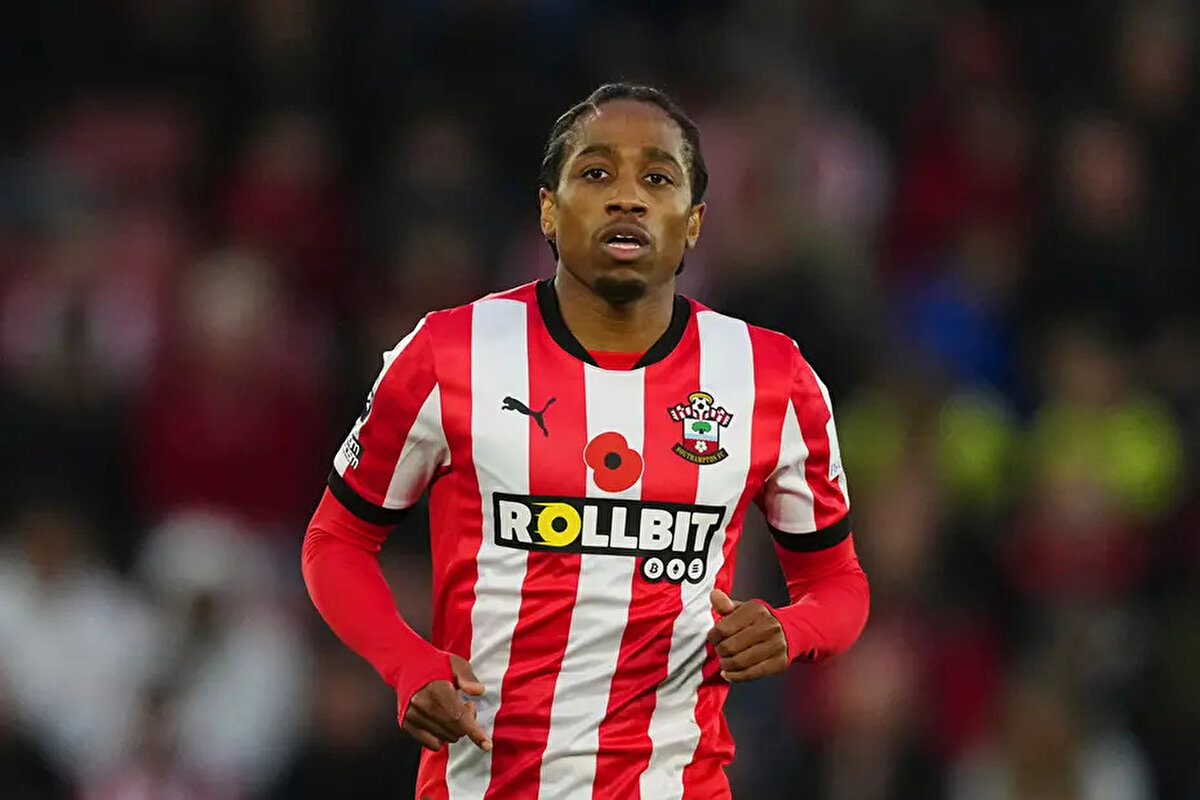 28 yaşındaki futbolcunun, West Ham ile 3 yıllık sözleşme imzalamayı kabul ettiği belirtildi.<br>