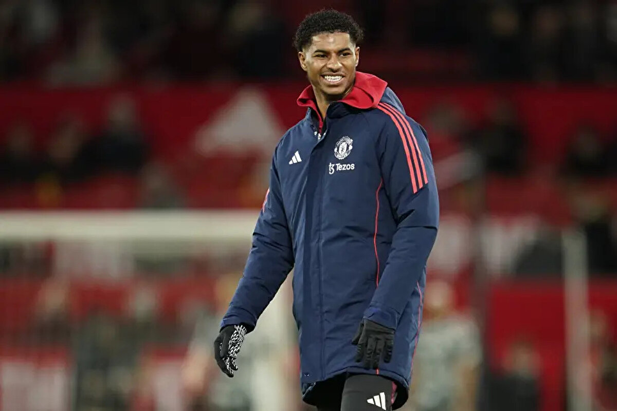 Sabah gazetesinin haberine göre Fenerbahçe, İngiliz futbolcuyla ilk teması kurdu. Fenerbahçe'nin Rashford'ın durumunu bir süredir takip ettiği ve menajerler aracılığıyla iletişime geçildiği ifade edildi.<br>