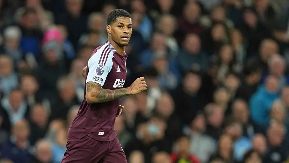 Transferin mali şartlarını araştıran Fenerbahçe yönetiminin Rashford'ın onay vermesi halinde Manchester United'a satın alma opsiyonlu kiralama teklifinde bulunacağı belirtildi.<br>