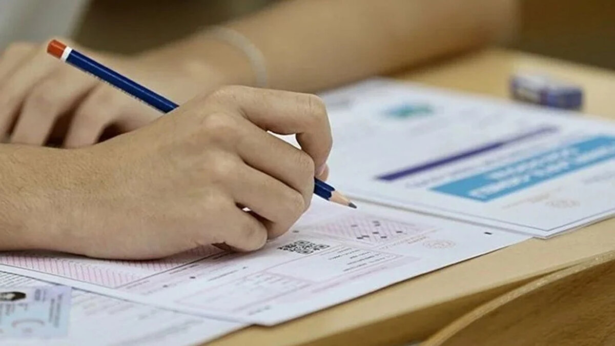 KPSS geç başvuru ne zaman yapılacak?<br><br>KPSS başvuru sürecini kaçıran adaylar için geç başvuru fırsatı bugün 23 Temmuz 2025 tarihinde başladı. Adaylar geç başvurularını 23 Temmuz 2025 saat 10.00’dan itibaren ÖSYM AİS ekranı üzerinden gerçekleştirebilecek. <br><br>KPSS geç başvuru ne zaman bitiyor?<br><br>KPSS geç başvuru işlemleri 24 Temmuz 2025 saat 23:59'da sona erecek.