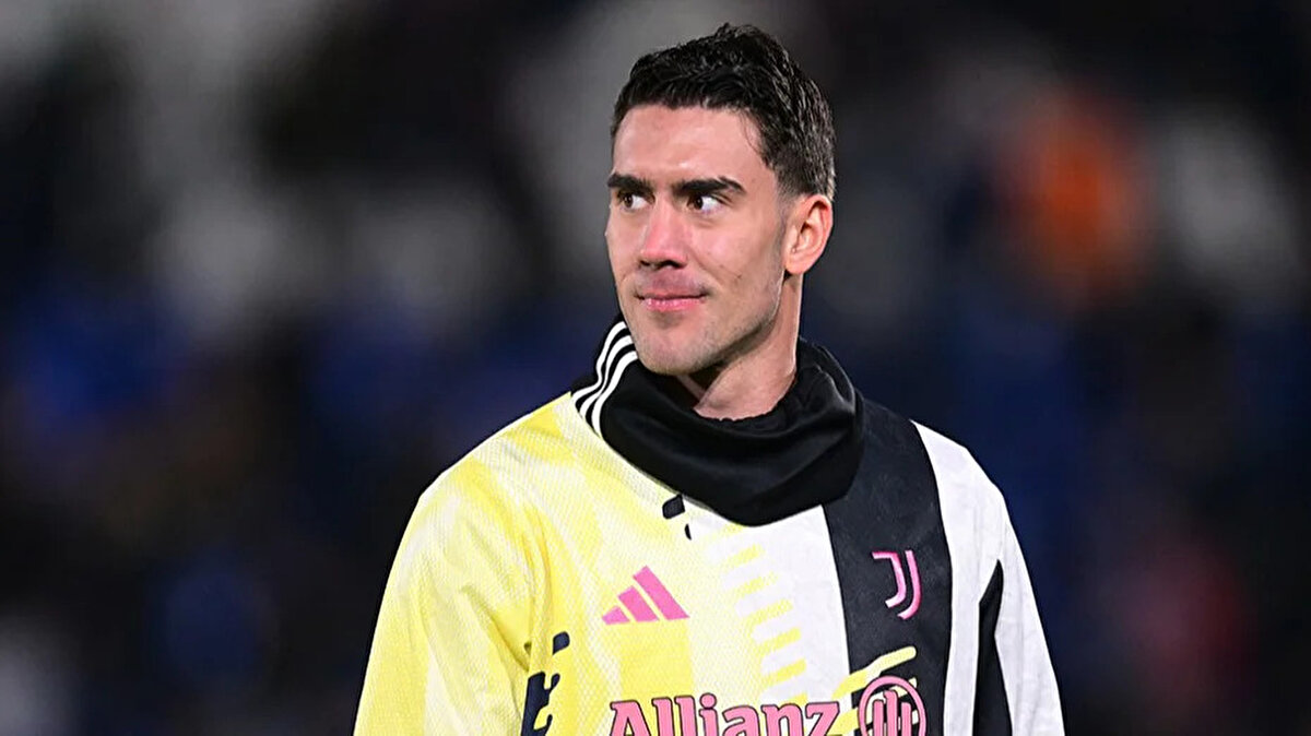 Asensio transferi için geri sayıma geçen Fenerbahçe'de forvete bir isim daha eklenebilir. Tuttosport'ta yer alan habere göre Fenerbahçe, Juventus'un forveti Dusan Vlahovic'i yeniden gündemine aldı.<br>