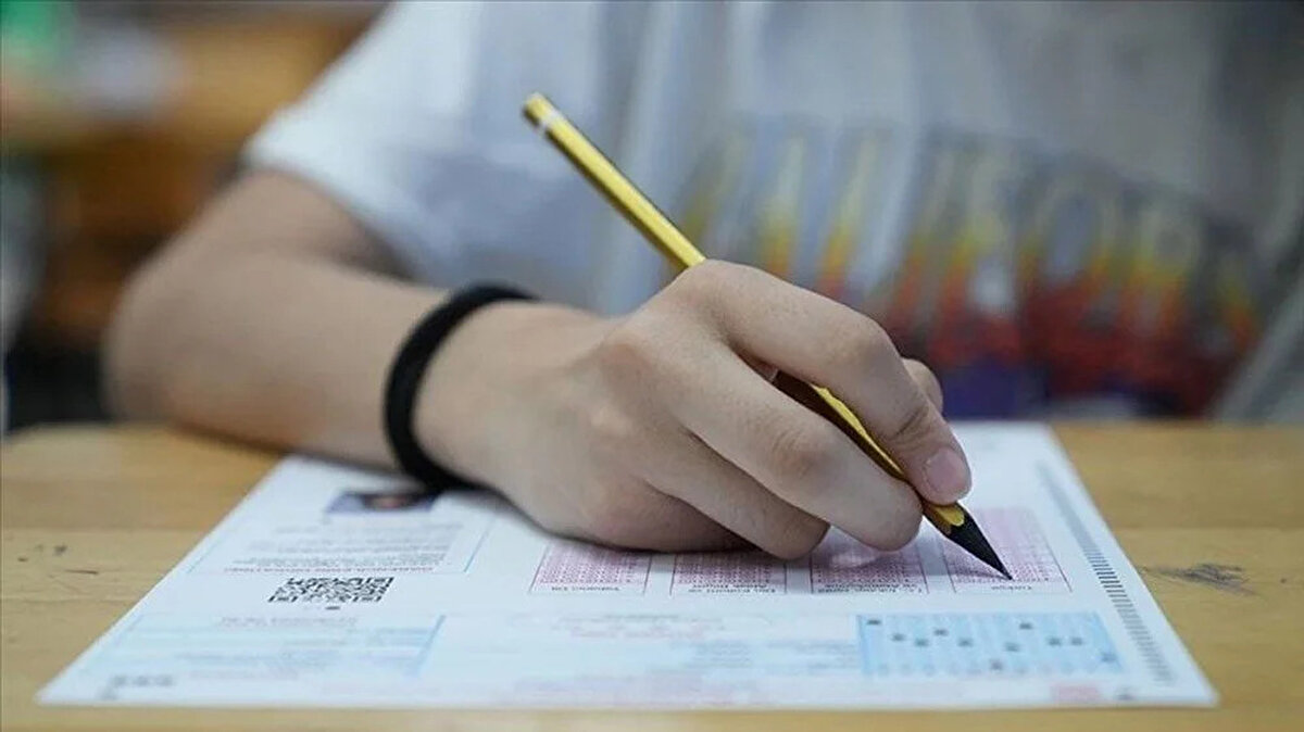 YKS TYT ile alım yapan popüler bölümler<br><br>TYT puanıyla tercih yapılabilecek bölümler her yıl geniş bir yelpazede sunuluyor. İşte 200-300 puan arası tercih edilebilecek en çok tercih edilen ön lisans bölümleri:<br><br>Acil Durum ve Afet Yönetimi<br><br>Anestezi<br><br>Bilgisayar Programcılığı<br><br>Çocuk Gelişimi<br><br>Diyaliz<br><br>Elektronik Teknolojisi<br><br>Fizyoterapi<br><br>Grafik Tasarımı<br><br>İlk ve Acil Yardım<br><br>Laborant ve Veteriner Sağlık<br><br>Odyometri<br><br>Optisyenlik<br><br>Tıbbi Görüntüleme Teknikleri<br><br>Yaşlı Bakımı<br><br>Web Tasarımı ve Kodlama