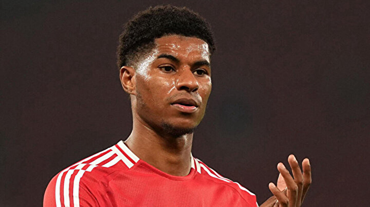 The Athletic'te yer alan habere göre; Barcelona, yıldız oyuncuyu Manchester United'dan satın alma opsiyonlu kiralık olarak transfer etmek için girişimlerini hızlandırdı.<br>