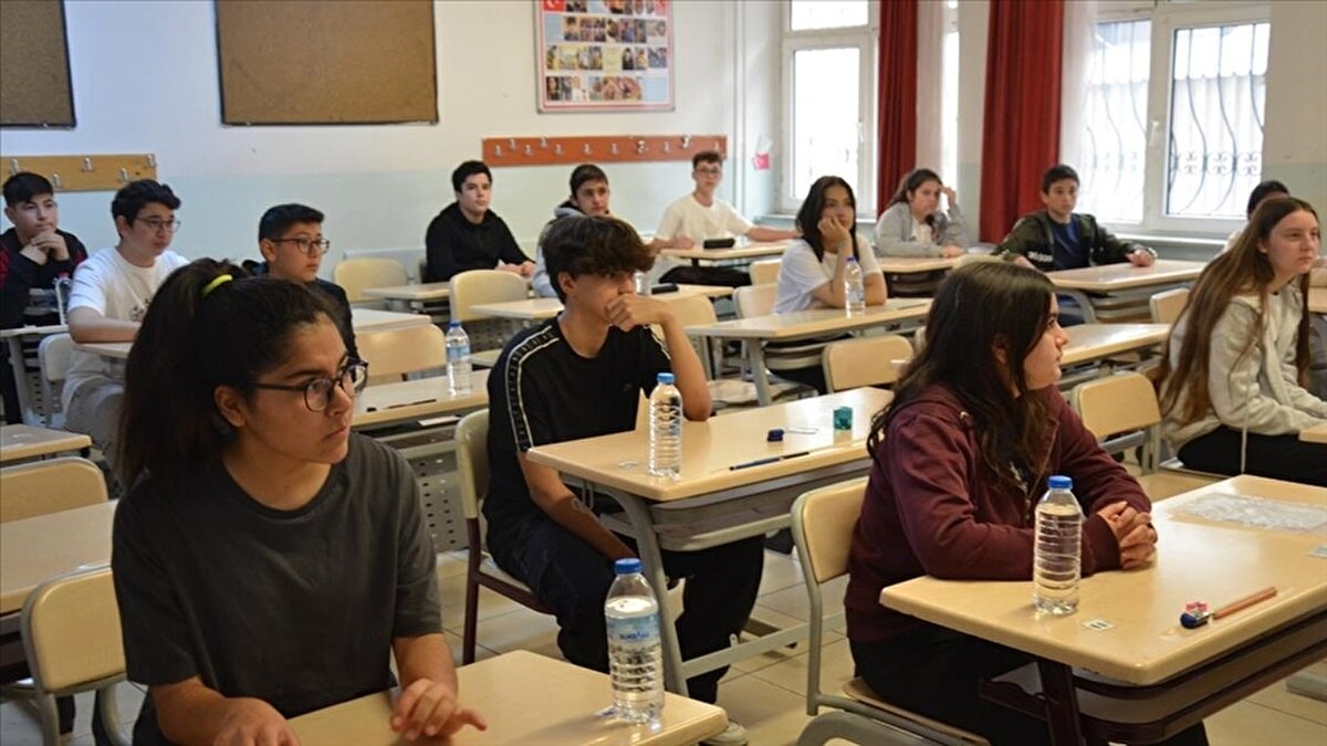 Özetle, 2025 YKS tercihleri 30 Temmuz'da başlayacak ve 11 Ağustos'ta sona erecek. Adaylar tercih işlemlerini ÖSYM AİS ekranından kolayca tamamlayabilecek. Üniversite hayaline adım atmak isteyen öğrenciler için bu süreç büyük önem taşıyor.<br><br>📌 Kısaca özetle:<br><br>YKS tercihleri ne zaman başlıyor? → 30 Temmuz 2025<br><br>YKS tercihleri ne zaman bitiyor? → 11 Ağustos 2025<br><br>Nereden tercih yapılacak? → ais.osym.gov.tr veya ÖSYM Mobil Uygulaması