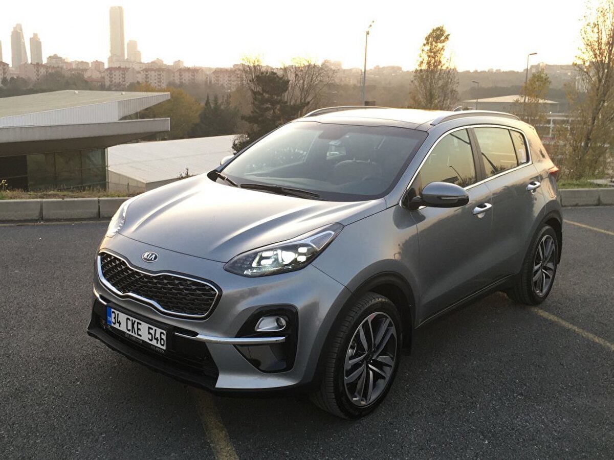 6. Kia<br>Son yıllarda büyük bir atılım yapan Güney Koreli Kia, artık güvenilir araçlarıyla da adından söz ettiriyor. Modern tasarım ve gelişmiş güvenlik donanımlarıyla üst sıralarda kendine yer buldu.