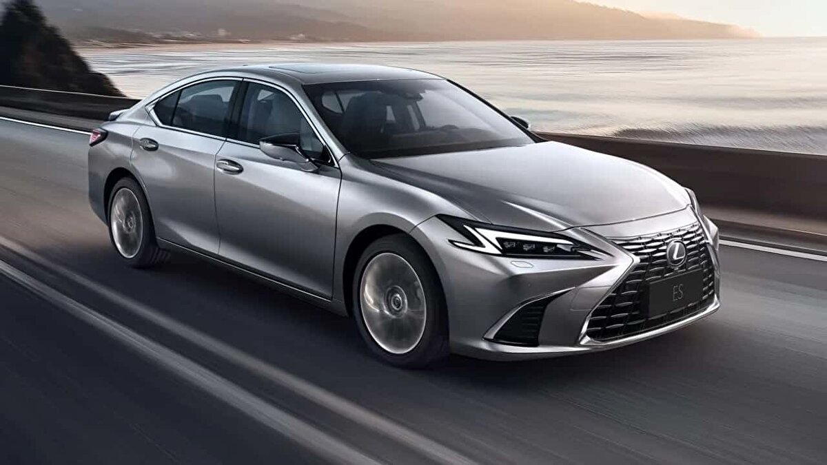 2. Lexus<br>Toyota’nın lüks segmentteki yüzü olan Lexus, hem şık tasarımı hem de kusursuz işçilik kalitesiyle dikkat çekiyor. Lüks araçlar arasında en az sorun çıkaran markalardan biri olan Lexus, yüksek güvenilirlik puanlarıyla listede ikinci sırada.<br>