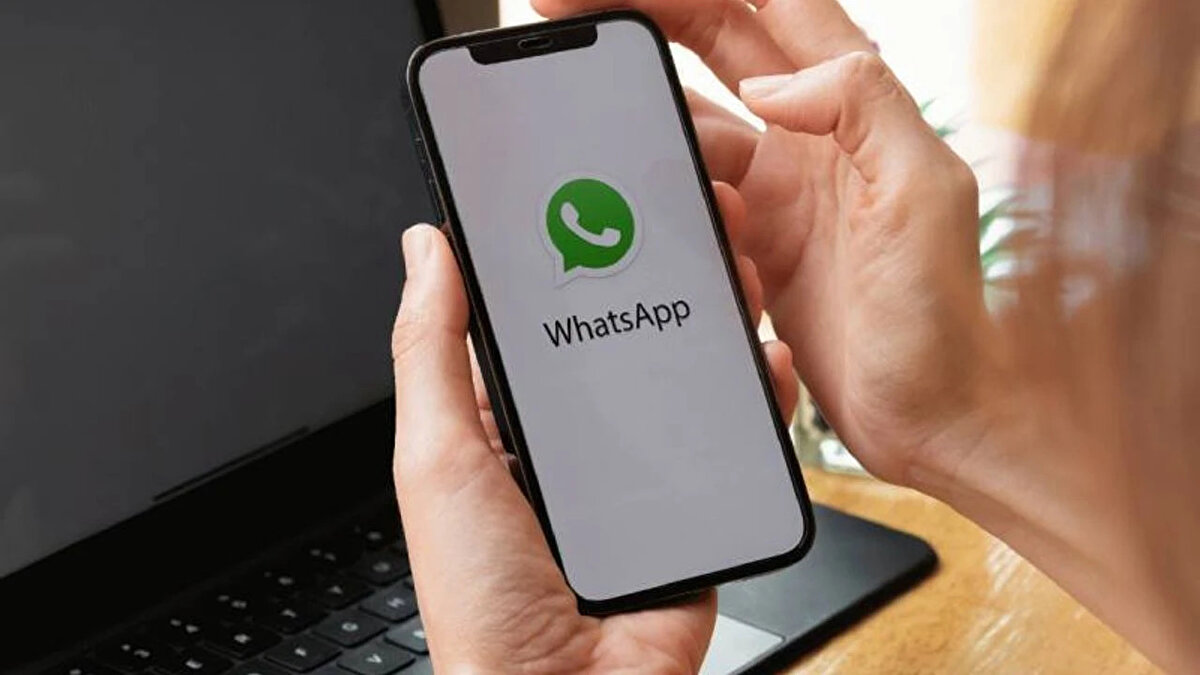 Reklam geçmişi raporlanabilecek<br><br>WhatsApp, kullanıcıların reklam deneyimini daha şeffaf hale getirmek için “Reklam Etkinlik Raporu” özelliğini de devreye alıyor. Bu özellik sayesinde kullanıcılar, hangi reklamları ne zaman gördüklerini, hangi markaların reklam gösterdiğini kolayca öğrenebilecek. Üstelik reklam geçmişi bir ZIP dosyası halinde indirilebilecek ve istenirse her ay otomatik olarak rapor oluşturulabilecek.