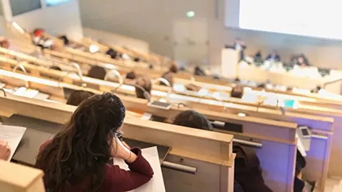 2025 PMYO başvuru süreci nasıl olacak?<br><br>2 yıllık ön lisans eğitimi veren Polis Meslek Yüksekokulları için başvurular YKS kılavuzunun yayımlanması ardından Polis Akademisi tarafından duyurulacak. 2025 YKS kılavuzu 30 Temmuz'da ilan edilecek.<br><br>2024 yılında YKS kılavuzu ve kontenjanları 22 Temmuz'da yayımlanmış PMYO başvuruları da 23 - 29 Temmuz 2024 tarihleri arasında http:www.pa.edu.tr adresinden e-devlet şifresi ile yapılmıştı.