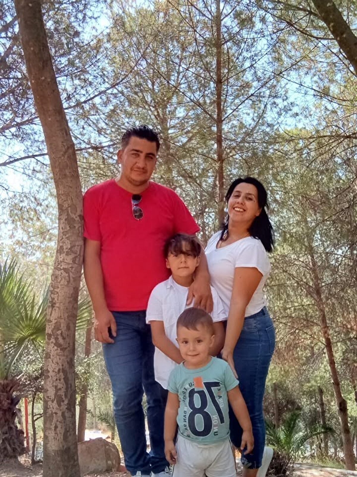 Olayda iki çocuğuyla birlikte hayatını kaybeden anne Fatma Gezgin’in telefonunda da inceleme yapan ekipler, yangından kısa bir süre önce telefonundaki mesajlarla birlikte diğer kayıtların da silindiğini de tespit etti.