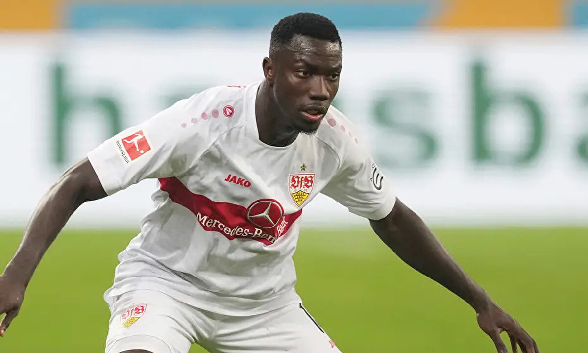 Yeni sezonda Şampiyonlar Ligi'ne katılmak ve Süper Lig'de şampiyonluk hedefleyen Fenerbahçe, iddialı kadro kurmak istiyor. Sarı lacivertliler şimdiye dek Jhon Duran, Tarık Çetin ve Archie Brown'ı kadrosuna kattı.