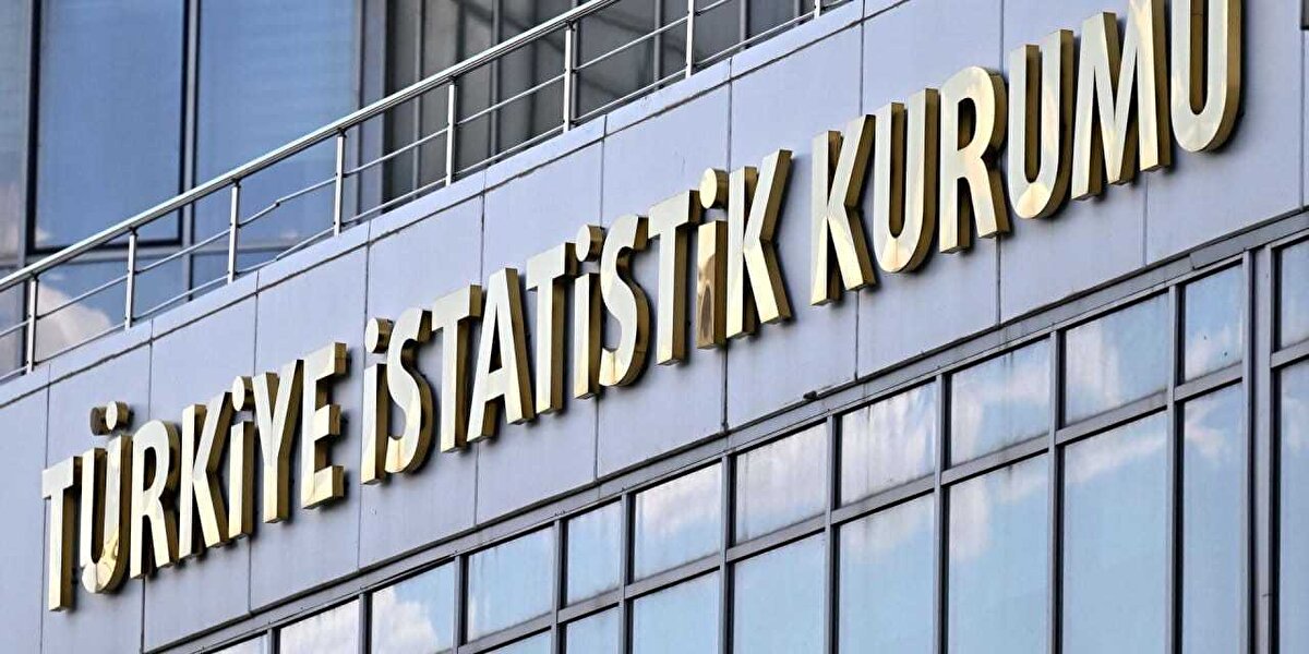 Veriler motosiklet sayıları açısından incelendiğinde, il bazında en fazla motosiklet 851 bin 382 ile İstanbul'da bulunurken, bu ili 514 bin 838 ile Antalya, 490 bin 68 ile İzmir takip etti.