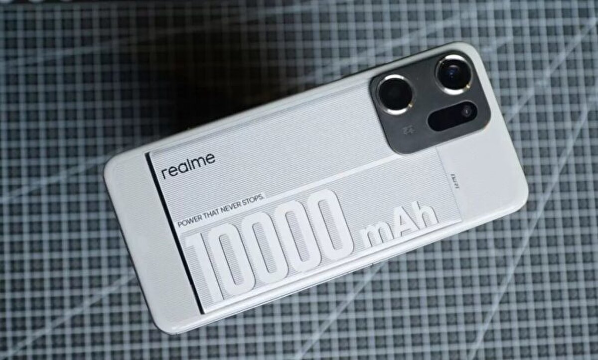 Resmiyet kazanması hâlinde, bu yeni cihaz batarya ömrü konusunda çıtayı oldukça yukarıya taşıyabilir. Günümüzde ortalama 5.000 mAh bataryalara alışmış kullanıcılar için bu kapasite, günlerce şarj gerektirmeyen telefonlar anlamına geliyor.<br><br>Şimdilik bu iddialar netlik kazanmış değil. Ancak gelişmeler, akıllı telefon teknolojilerinde yeni bir çağın başladığını gösteriyor. Pil ömrü artık sadece bir sorun değil, rekabet alanı.<br>