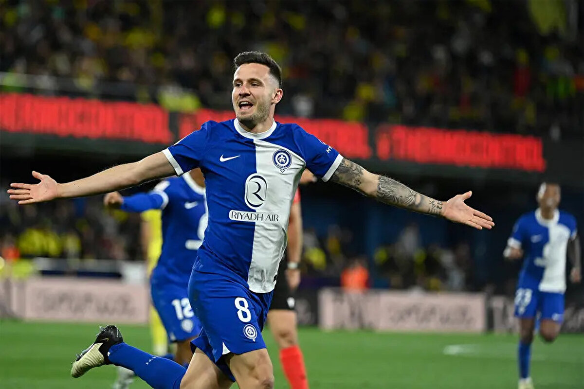 Trabzonspor Teknik Direktörü Fatih Tekke, İran temsilcisi Zob Ahan'ı 4-0 yendikleri maçın ardından yaptığı açıklamada Saul Niguez'i transfer ettiklerini duyurmuştu.<br><br>