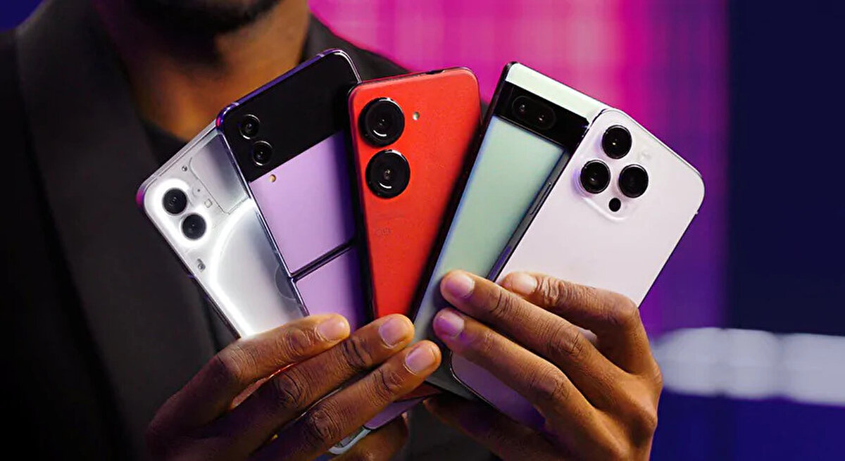 Hangi Telefonu Almalıyım?<br><br>2025 yılı itibarıyla 40 bin TL bütçeyle gerçekten güçlü özelliklere sahip bir akıllı telefon sahibi olmanız mümkün. Peki, sizin için en doğru seçenek hangisi?<br><br>Amiral gemisi performansı ve en yeni teknolojileri isteyenler için: Xiaomi 14T Pro, Honor 400 Pro, Poco F7 Pro<br><br>Uzun yazılım desteği ve dengeli bir kullanıcı deneyimi arayanlar için: Samsung Galaxy S24, Xiaomi 13<br><br>En iyi fiyatperformans dengesini yakalamak isteyenler için: Xiaomi 13T Pro, realme GT 6, Honor 200 Pro<br><br>Kendi kullanım önceliklerinizi (oyun, fotoğraf, pil ömrü, tasarım vb.) belirleyerek bu listeden size en uygun modeli kolayca seçebilirsiniz. Unutmayın, en iyi telefon sizin ihtiyaçlarınıza en uygun olanıdır!