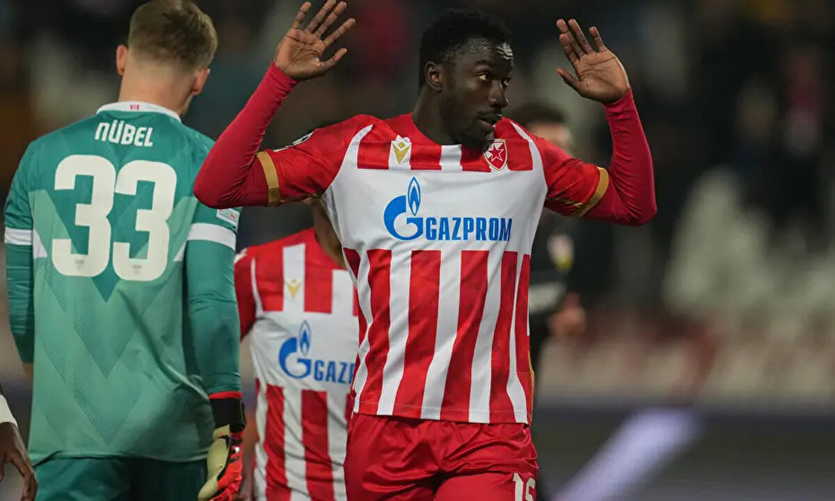 Alman basını Fenerbahçe'nin Stuttgart forması giyen Silas'la ilgilendiğini iddia etti.<br><br>