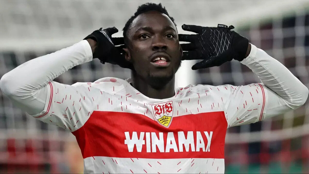 Silas Katompa Mvumpa kimdir?<br><br>Silas Katompa Mvumpa 26 yaşındadır, forvet pozisyonunda görev yapan Demokratik Kongolu futbolcudur. VfB Stuttgart'dan kiralık olarak FK Crvena zvezda'ta forma giymektedir.