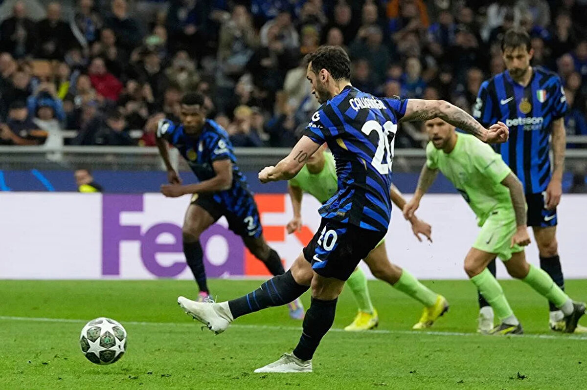 31 yaşındaki orta saha oyuncusunun kulübüyle 2 yıllık daha mukavelesi bulunuyor.<br><br>