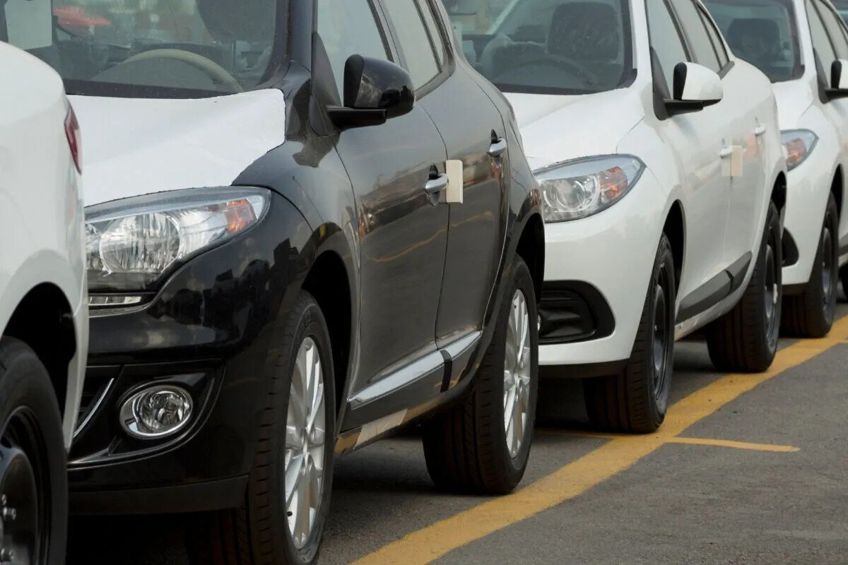 Togg Fiyatları Değişecek mi?<br><br>Yerli üretim elektrikli otomobil Togg’un T10X modeli şu anda iki farklı batarya seçeneğiyle satışa sunuluyor:<br><br>52,4 kWh batarya ile 314 km menzil,<br><br>88,5 kWh batarya ile 523 km menzil.<br><br>Her iki versiyon da 218 beygir güç üretiyor. Bu değerler göz önüne alındığında, yeni ÖTV düzenlemesi kapsamında Togg modellerinin vergi diliminde değişiklik yaşanması ve fiyatlara zam gelmesi ihtimali gündeme geliyor.