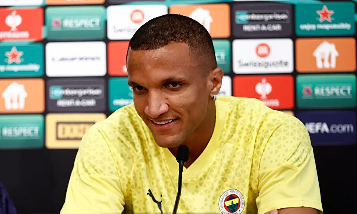 Çapraz bağ sakatlığı nedeniyle uzun süre takımdan ayrı kalan Rodrigo Becao, sarı-lacivertlilerin Portekiz kampında bireysel çalışmalarını sürdürüyor.<br><br>