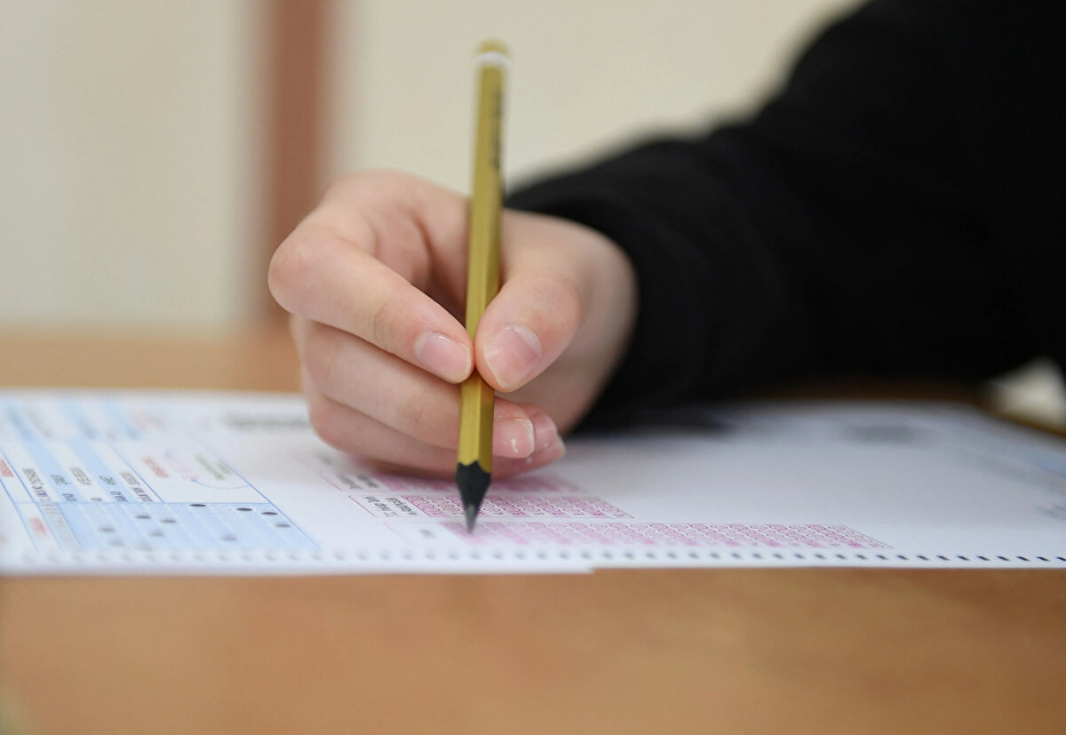 <br><br>Tercih süreciyle birlikte 2024-2025 URAP (University Ranking by Academic Performance) Türkiye Üniversite Sıralaması raporuna üniversitelerin akademik performansını bilimsel makale sayısı, atıf oranları ve TÜBİTAK proje sayıları gibi güvenilir göstergelerle değerlendirdi. Toplam 15 farklı gösterge kullanılarak üniversitelerin akademik başarıları kapsamlı ve detaylı şekilde ölçüldü.<br><br>İşte Türkiye'nin en iyi 50 üniversitesi...<br>