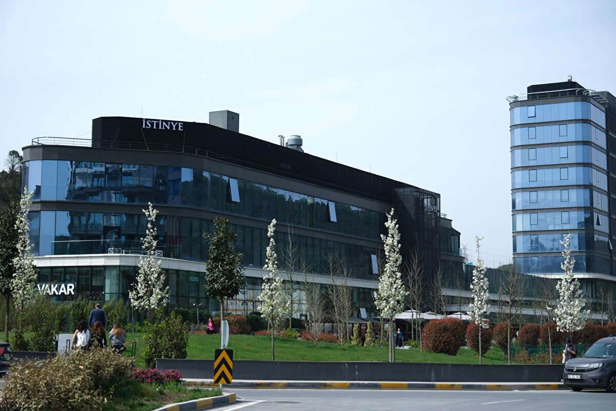 <br><br>27. İSTİNYE ÜNİVERSİTESİ<br>Makale puanı: 174.62<br>Atıf puanı: 128.05<br>Bilimsel doküman puanı: 132.52<br>Doktora puanı: 54.10<br>Öğretim üyesi / öğrenci puanı: 39.99<br>Uluslararası iş birliği puanı: 87.79<br>Yurtiçi iş birliği puanı: 53.02<br>TÜBİTAK proje puanı: 16.62<br>Toplam puan: 686.72<br>