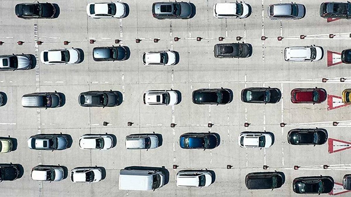 MTV 2. taksit ödemeleri ne zaman bitiyor?<br><br>Motorlu Taşıtlar Vergisi (MTV) için 2025 yılına yönelik ikinci taksit ödeme dönemi devam ediyor. Her yıl Ocak ve Temmuz aylarında olmak üzere iki taksit şeklinde tahsil edilen MTV'nin ikinci taksit süresi 31 Temmuz Çarşamba günü sona erecek. Yani araç sahiplerinin ödemelerini tamamlaması için son 10 güne girildi.