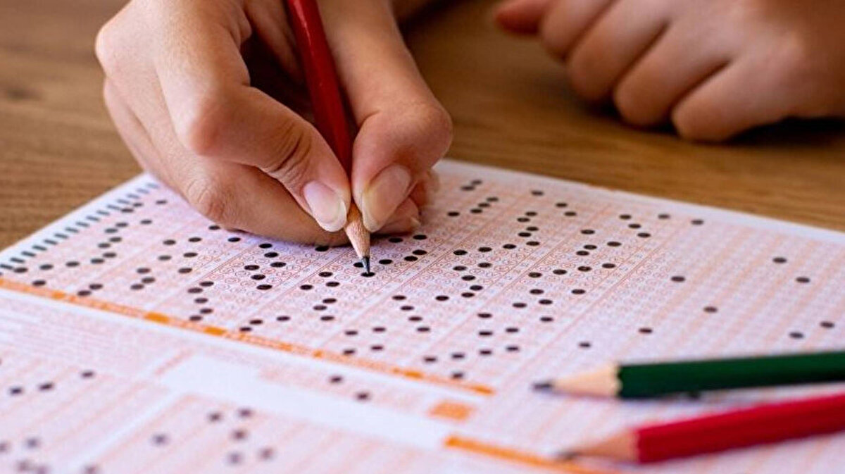 Yerleştirildiğiniz programda kayıt hakkı kazandıktan sonra başka bir programa geçiş mümkün değildir. Bu nedenle tercihlerinizi yaparken en doğru ve net kararları vermelisiniz.