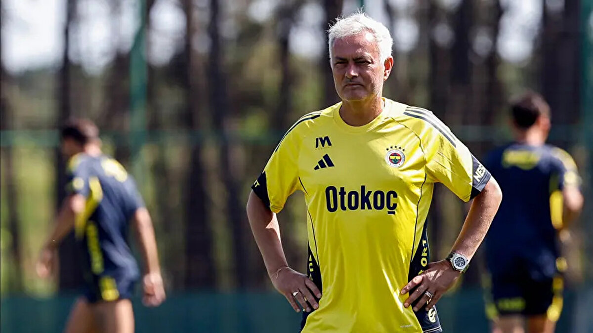 Fenerbahçe, hazırlık maçında Portekiz 2. lig ekiplerinden Uniao de Leiria'yı 2-0 yenerken, sarı lacivertli takımın hocası Jose Mourinho karşılaşmanın ardından çarpıcı açıklamalar yaptı.<br><br>