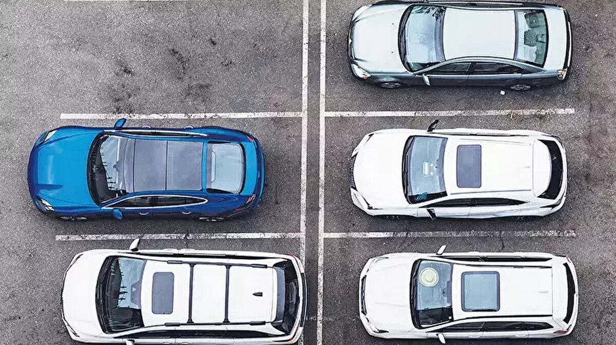 Fiyatı Artması Beklenen Başlıca Pick-Up Modelleri:<br><br>Ford Ranger<br><br>Toyota Hilux<br><br>Isuzu D-Max<br><br>Mitsubishi L200<br><br>Volkswagen Amarok<br><br>Bu modellerin fiyatlarında yüzde 40'ın üzerinde artış yaşanması öngörülüyor. Pick-up sahibi olmayı düşünen tüketiciler için bu düzenleme, maliyetleri ciddi şekilde artırıyor. Mevcut stoklardaki araçlar tükenmeden önce satın alımların hızlanması bekleniyor.