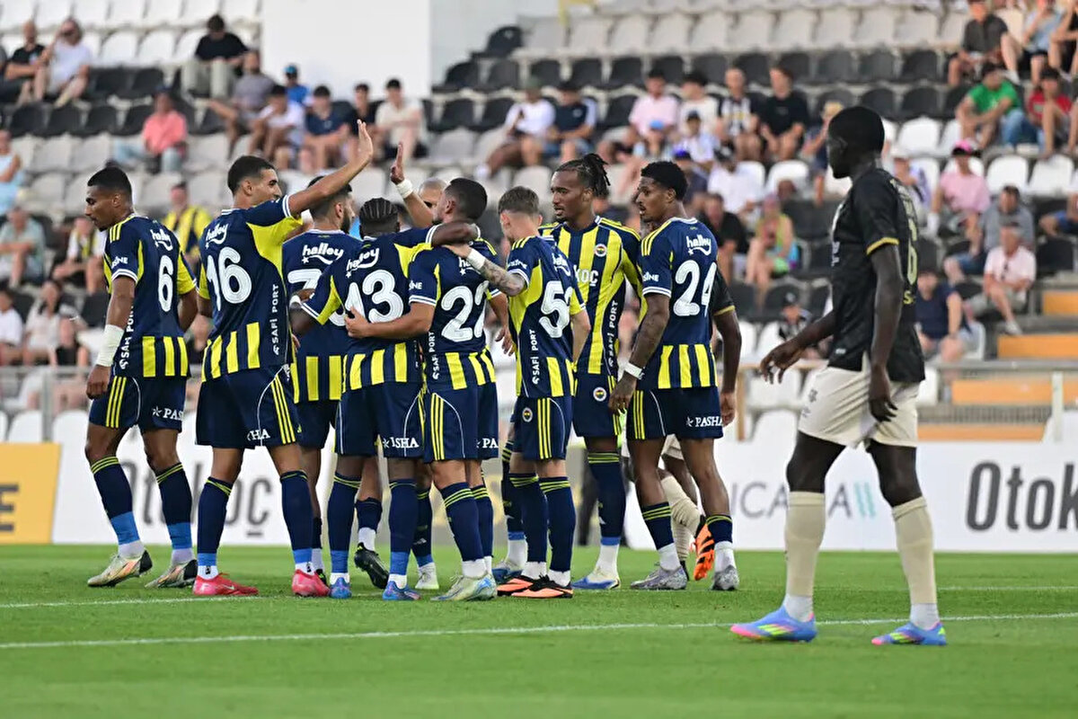 Bu sezon Şampiyonlar Ligi'ne katılma hedefinde olan Fenerbahçe, Devler Ligi'nin 3. eleme turunda Feyenoord ile kozlarını paylaşacak.<br><br>