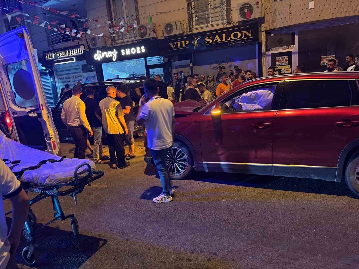 Kazayı görenlerin durumu 112 Acil Çağrı Merkezi’ne bildirilmesi üzerine olay yerine gelen polis ambulans ve itfaiye ekipleri sevk edildi.