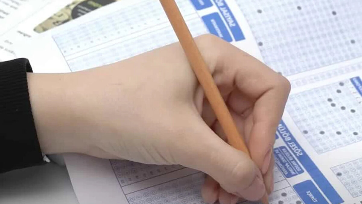 AÖF 2025-2026 sınav takvimi<br><br>Güz Dönemi<br><br>Ara sınav: 6-7 Aralık 2025<br>Final sınavı: 17-18 Ocak 2026<br><br>Bahar dönemi<br><br>Ara sınav: 4-5 Nisan 2026<br>Final sınavı:16-17 Mayıs 2026<br>Yaz okulu sınavı: 22 Ağustos 2026