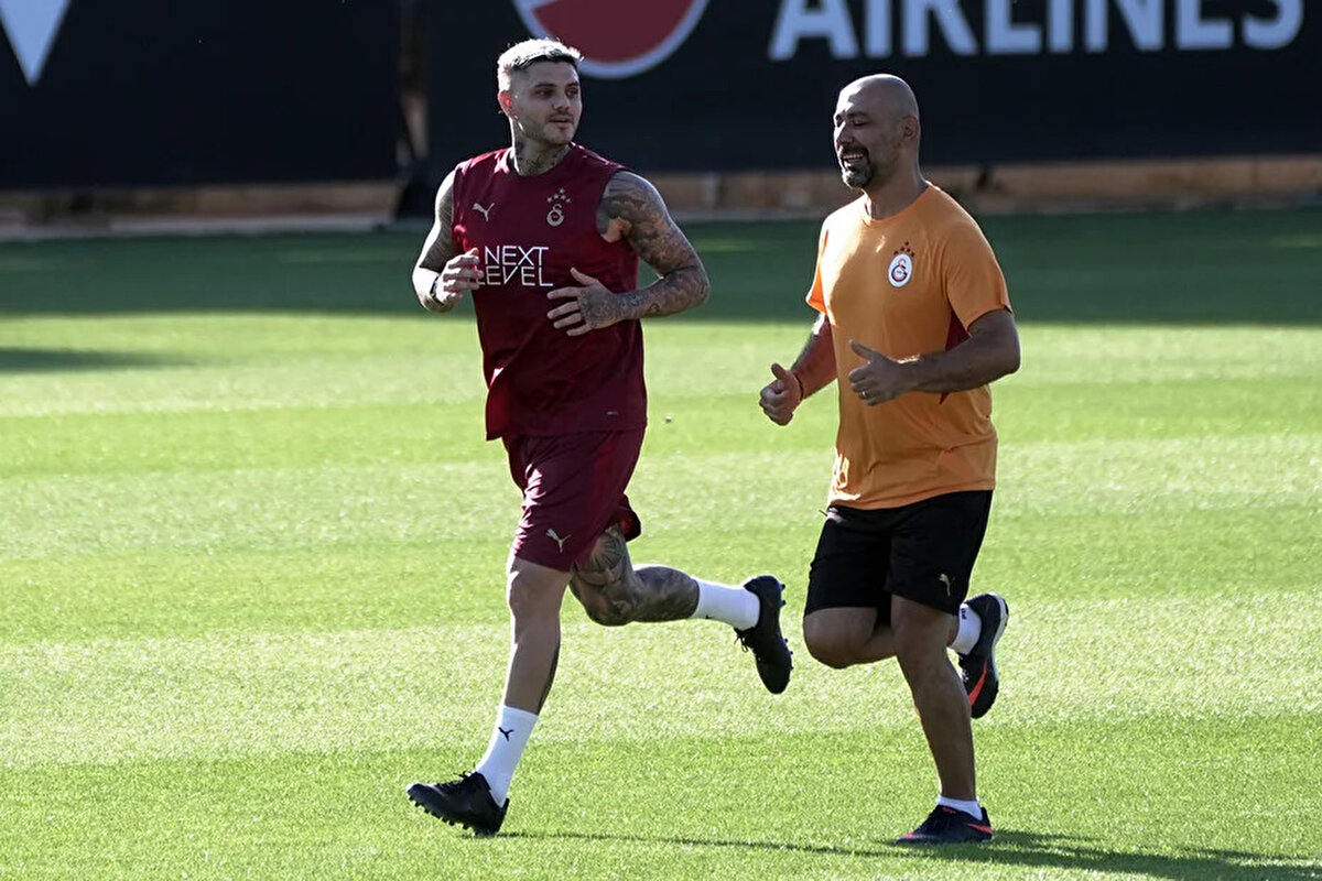 Ön çapraz bağ sakatlığından çıkan Mauro Icardi'de her şeyin yolunda olduğuna değinen İnce, "Icardi, joker olarak topla çalışmalara başladı. Şu an iyi bir yerde. Tedbirli gideceğiz, akıllı olacağız. Şu an sakatlığının 231. günündeyiz. Tek isteğimiz Icardi'nin sağlıklı dönmesi. Icardi yapı olarak bugün oynamak ister ama dikkat etmemiz gerek. Kilosu da günden güne düşüyor." diye konuştu.<br><br>