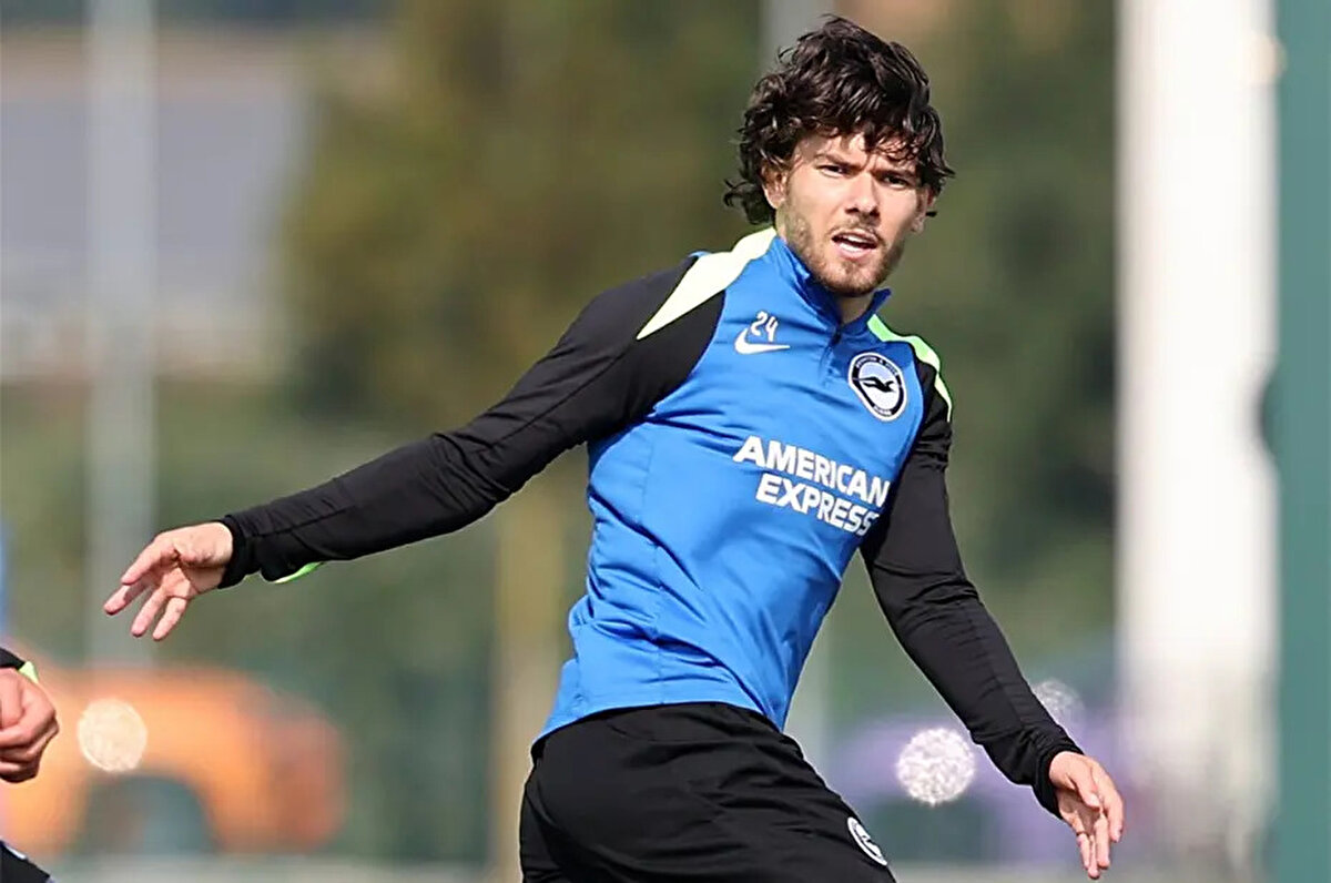 Ferdi Kadıoğlu, geçen yıl ağustos ayında Fenerbahçe'den Brighton'a transfer olmuş ve kasım ayında sol ayak başparmağı ekleminde kapsül yırtığı meydana gelmesi nedeniyle sezonu kapatmıştı.<br><br>