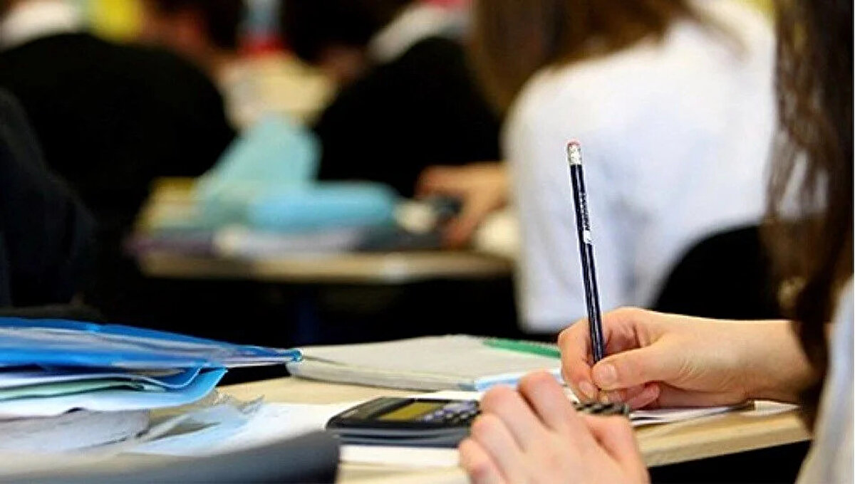 YKS sınav sonuçları 19 Temmuz günü açıklandı. Ardından adaylar araştırmalara başladı. Aldıkları puanlara göre araştırmalara başlayan üniversite adayları üniversite kayıt tarihlerini de sorguluyor. Peki üniversite kayıtları ne zaman başlayacak? 2025-2026 kayıt tarihleri belli oldu mu?