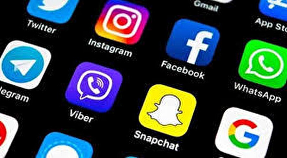 Hemen herkesin akıllı telefonunda bulunan sosyal medya, alışveriş ve akıllı ev uygulamaları, düşündüğünüzden çok daha fazla izninizin peşinde olabilir. Facebook, WhatsApp, TikTok, AliExpress, Xiaomi Home ve Samsung Smart Things gibi dünya genelinde milyarlarca kez indirilen uygulamalar, kullanıcıların kişisel verilerine geniş çapta erişim talep ediyor. Peki, siz bu gizli tehdidin farkında mısınız?