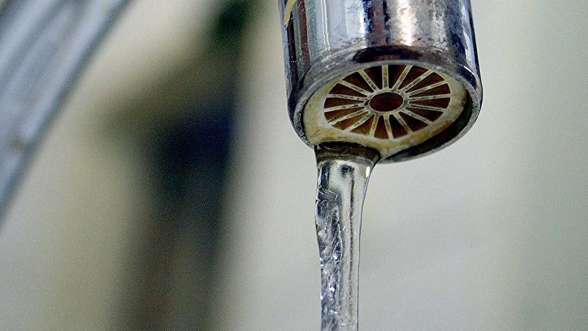 İSKİ Kurumsal İletişim Şube Müdürlüğü tarafından yapılan açıklamada, yürütülen çalışmanın bölgedeki içme suyu iletim sisteminin daha sağlıklı işlemesi amacıyla yapıldığı ifade edildi. Yetkililer, vatandaşlardan kesinti süresince gerekli tedbirleri almalarını ve su depolarını doldurmalarını istedi.