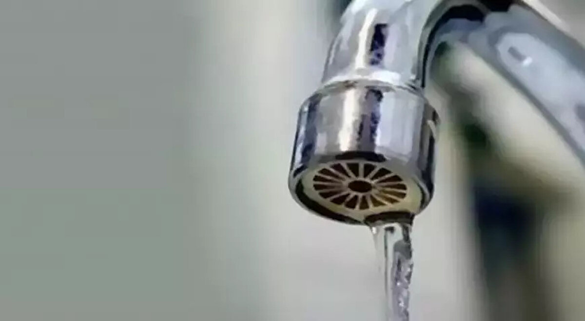 İzmir'de 24 saatlik su kesintisi<br><br>İZSU tarafından yapılan açıklamada, Konak ilçesi sınırlarında yer alan Üçyol Metro İstasyonu inşaat sahasında yapılacak bağlantı çalışmaları sebebiyle su kesintisine gidileceği belirtildi. Altyapı çalışmalarının güvenli ve hızlı bir şekilde tamamlanabilmesi için bu uygulamanın zorunlu olduğu vurgulandı.