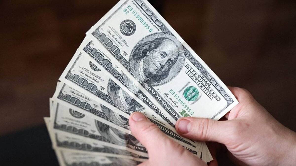 Yeni haftaya hareketli başlayan döviz piyasalarında dolar, güne 40,39 TL alış ve 40,42 TL satış seviyelerinden başladı. Euro ise aynı saatlerde 47,32 TL civarında işlem görüyor.